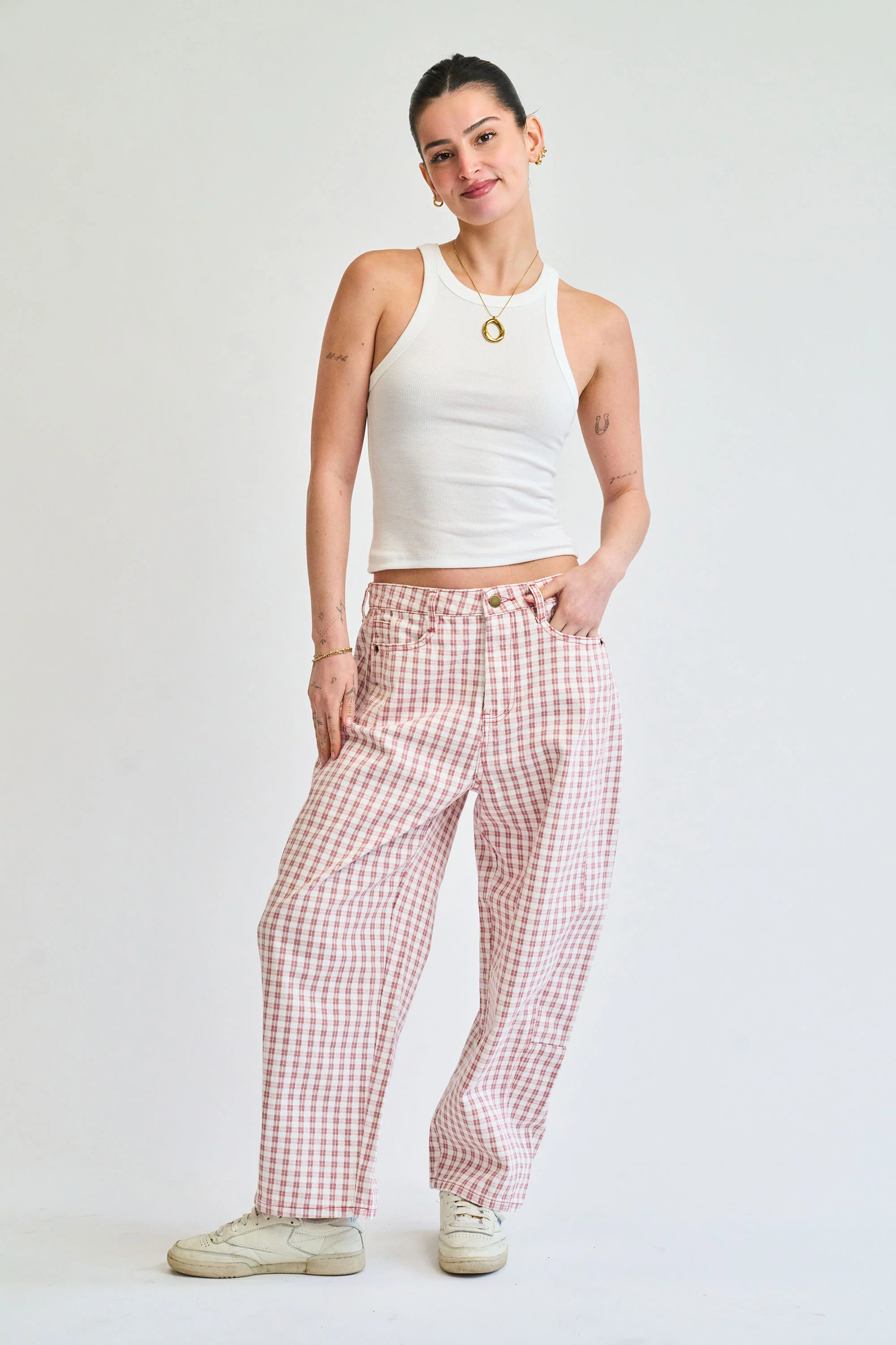 Alessia Barrel Jeans in Light Red - Image 4